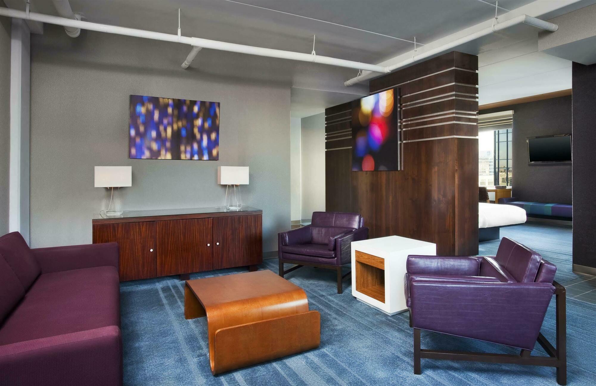 Aloft City Center Hotel 2*
